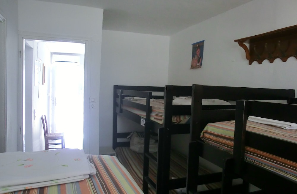 Santorini Camping & Hostel