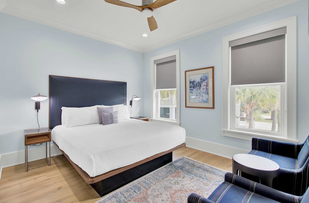 7 Beachwood East by Avantstay Steps to the Beach Ocean Views, Hot Tub, 7bdr