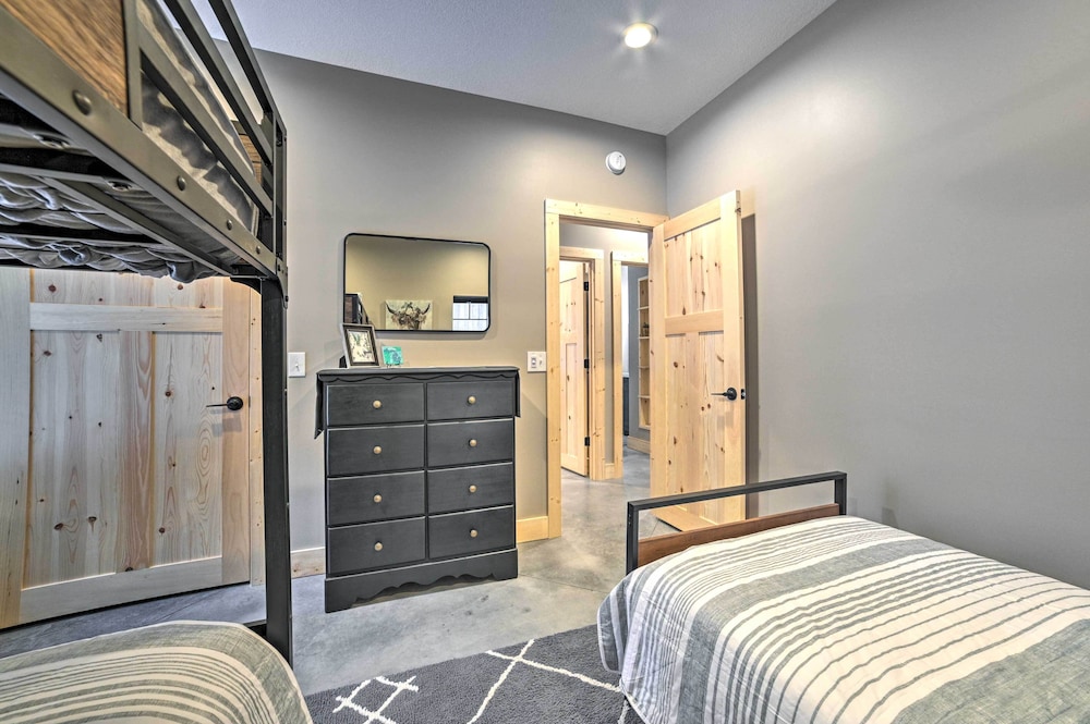 Bellaire Family Cabin: All-season Retreat! view 3