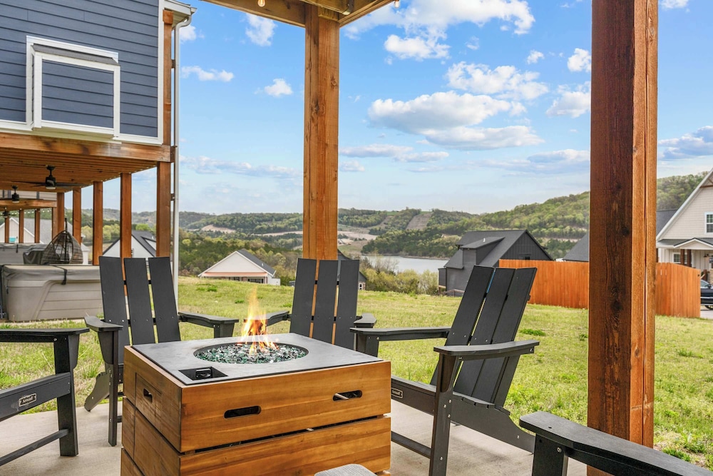 Green Wood Getaway for 18