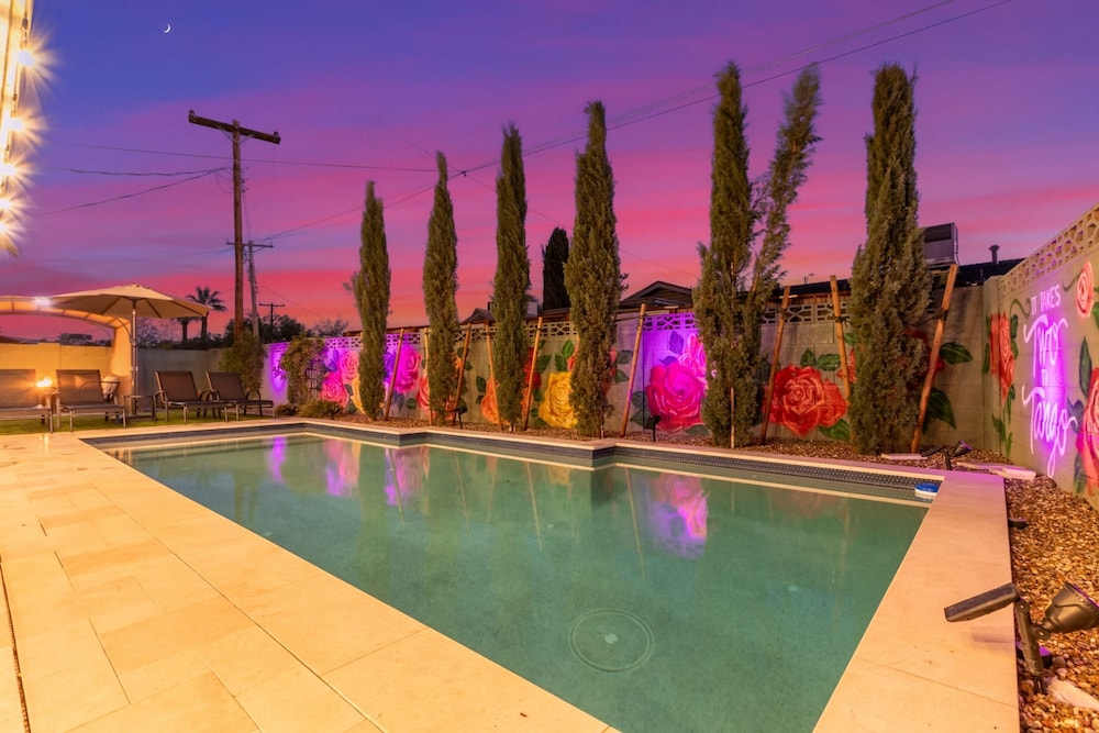 Desert Rose Retreat Heated Pool 2 Masters Gameroom