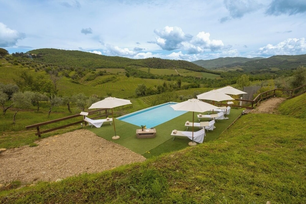 Villa Chianti With Pool Near The Vineyard