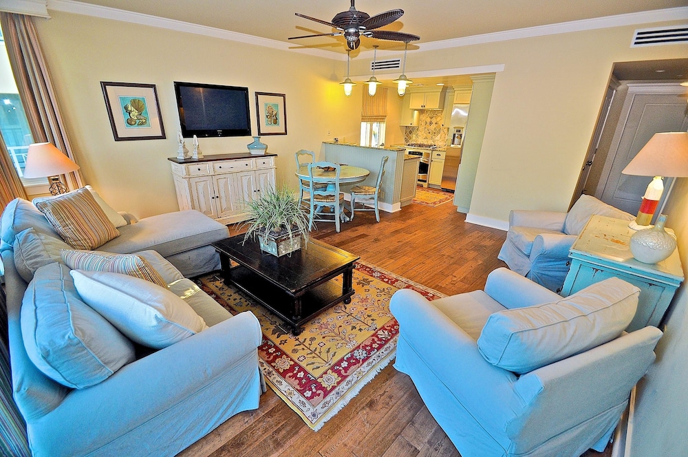Six Palms 2B 2 Bedroom Condo By Coastal Dreamin