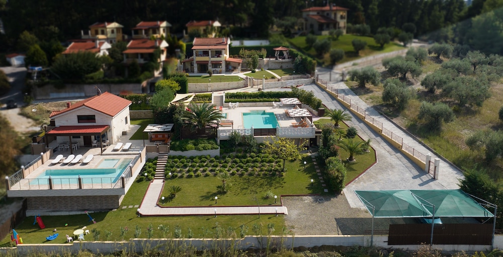 Aracelia Villas with private pools