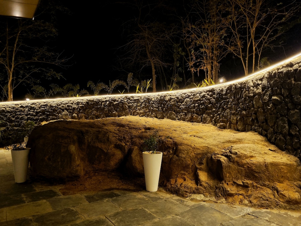 Bird's Nest Resort - Shahapur