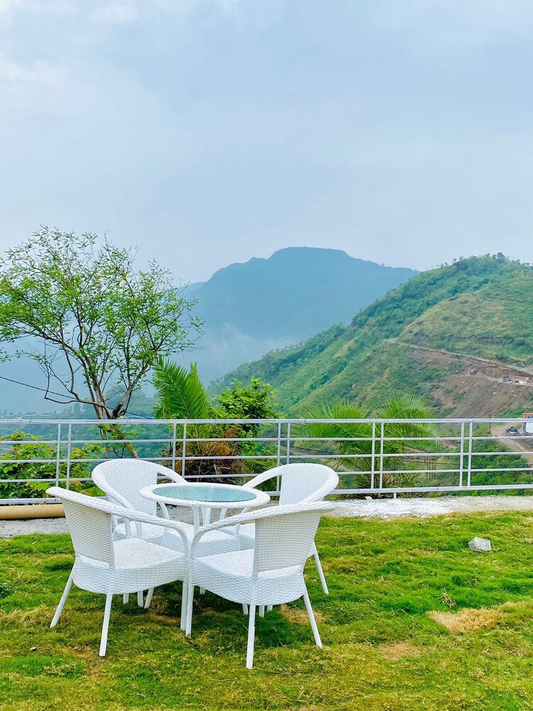 HR 26 Hotels & Resorts