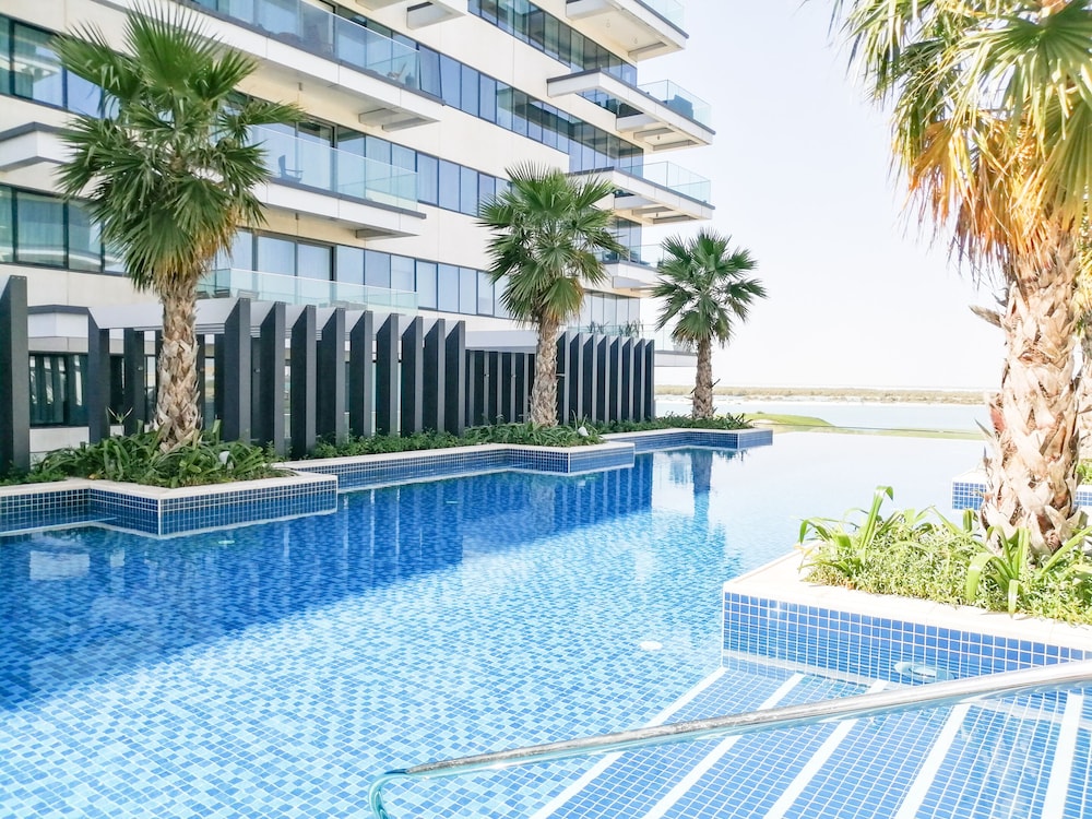 Abu Dhabi Vacations - Nasma Luxury Stays - Water's Edge in Yas - Property Image 13