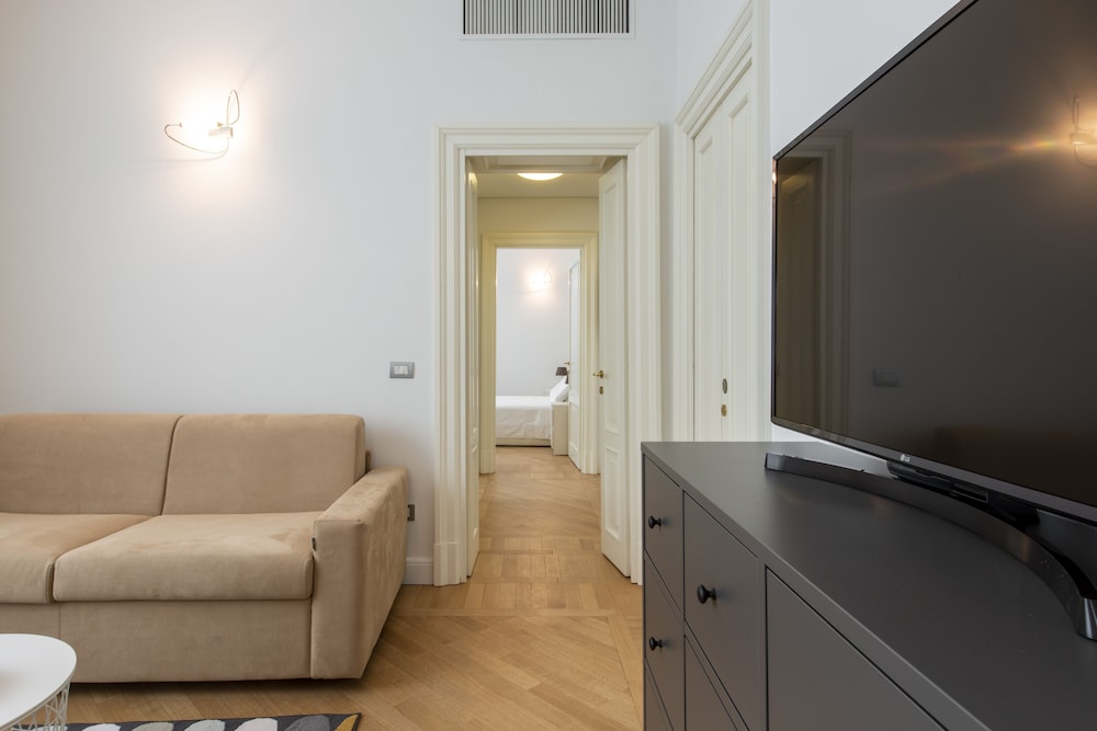 Milan Royal Suites & Luxury Apartments