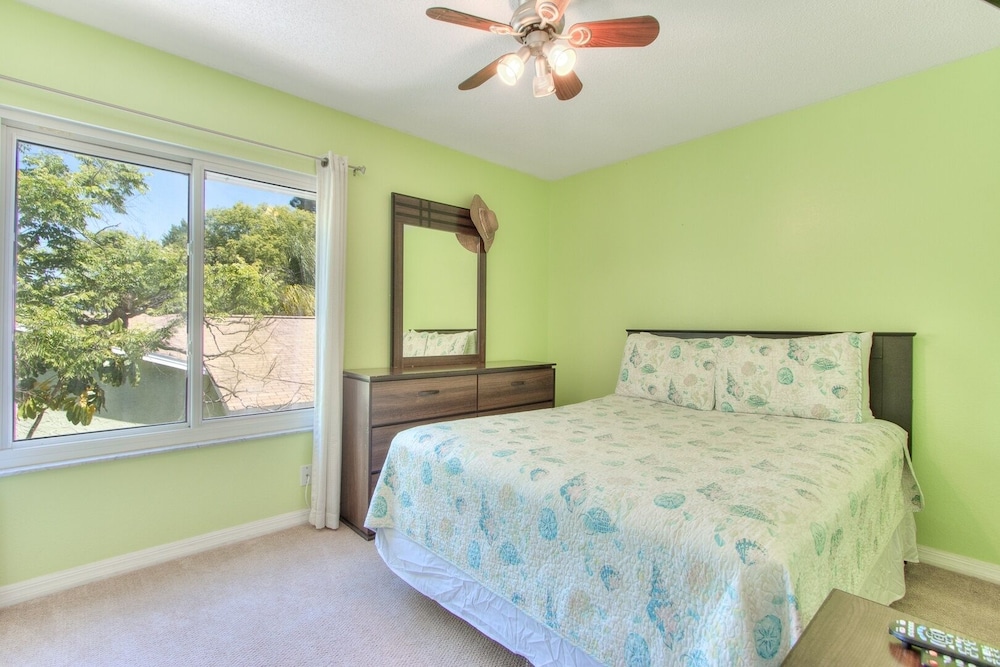 Sunshine State Of Mind 3 Bedroom Home by Redawning view 2