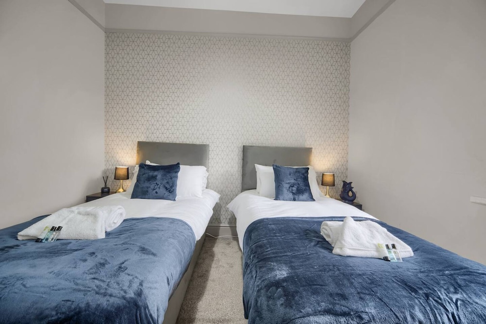 Free Parking Fast Wifi 2 Min to Cardiff City