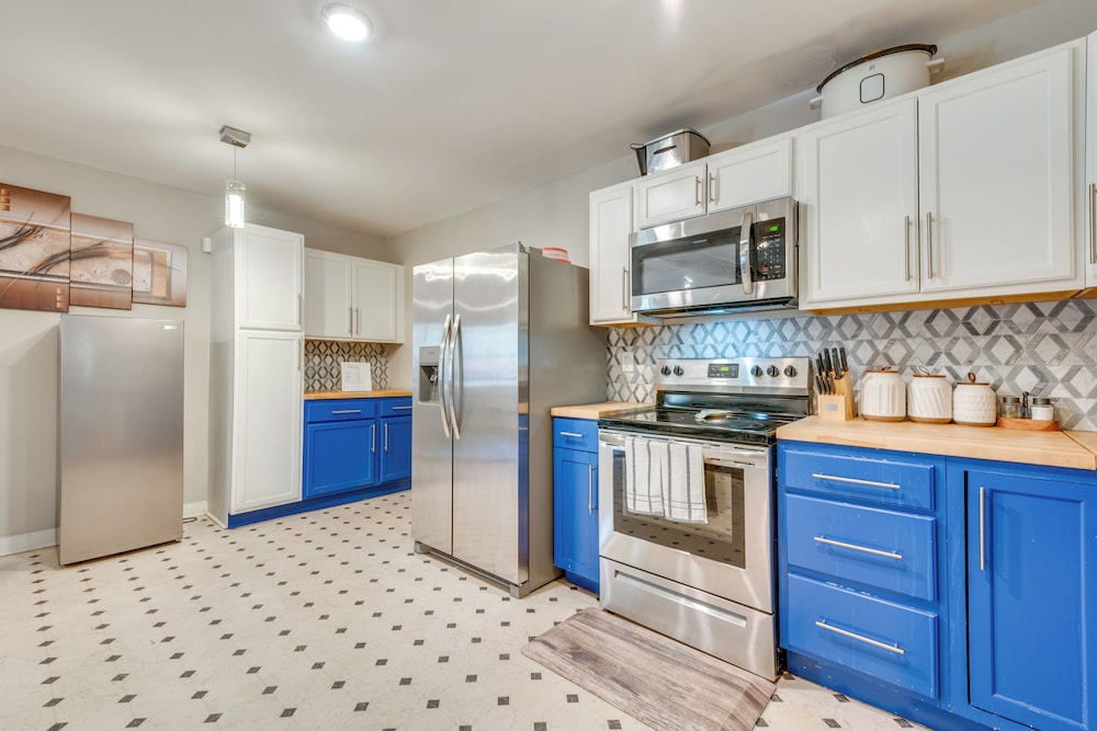 11 Mi to Mercedes-benz Stadium: Home w/ Yard!