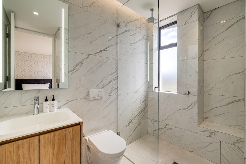 4BR Camps Bay Villa w Pool and Garden Casa Meya