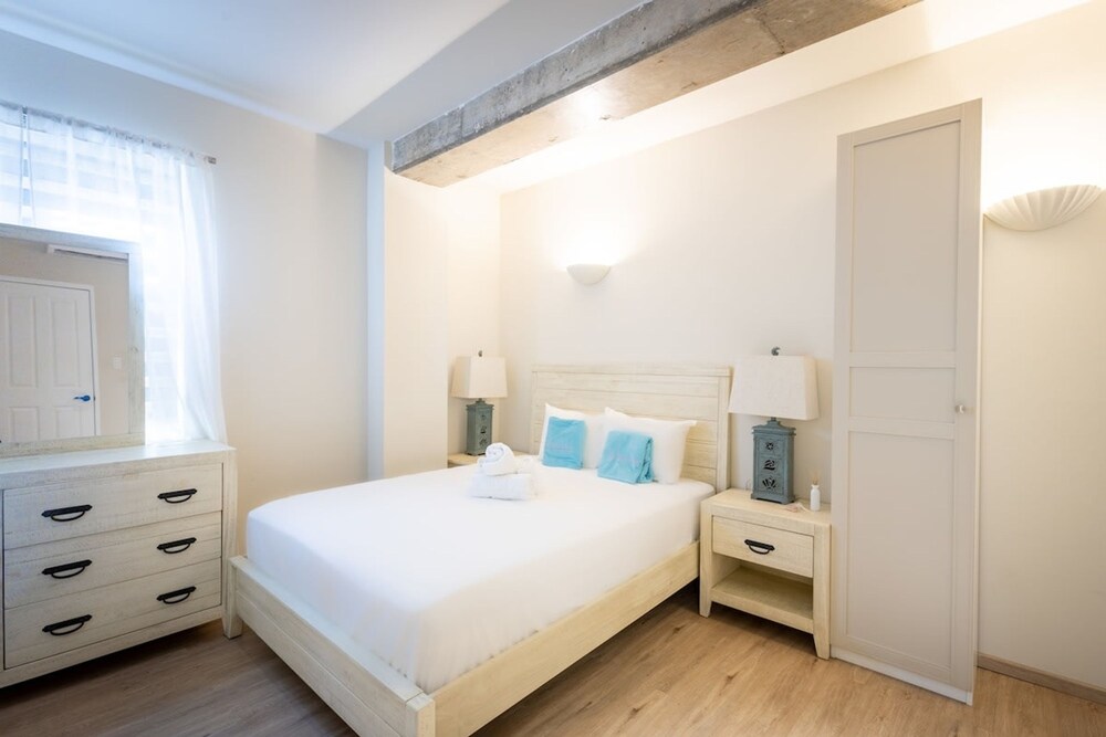 Grand Urban Elegance - City Center Luxury