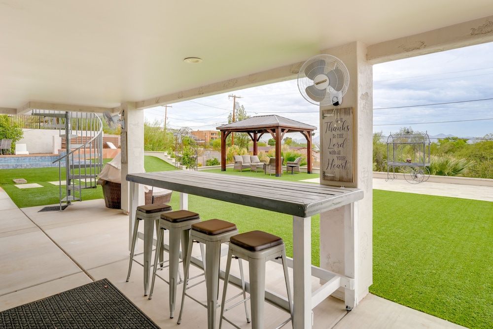 Spacious Arizona Escape - Pool, Hot Tub & Fire Pit