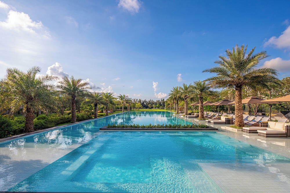 HUALUXE Resort Beihai Silver Beach by IHG