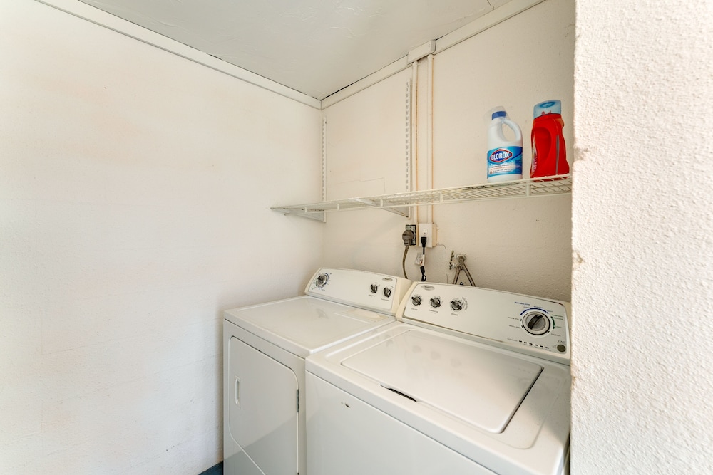 Pet-friendly Venice Vacation Rental, 3 Mi to Beach