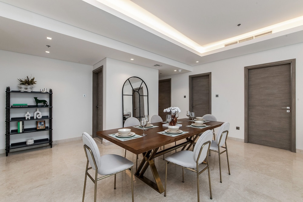 Luxe 3BR with Burj Khalifa view
