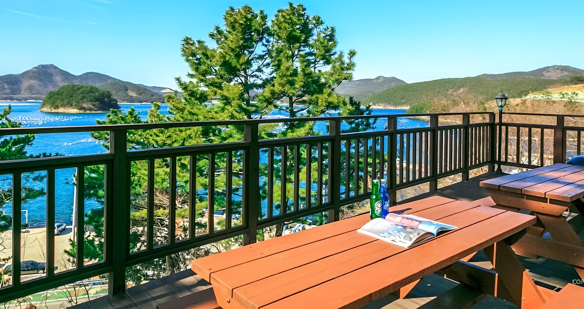 Tongyeong Beach Castle Hotel