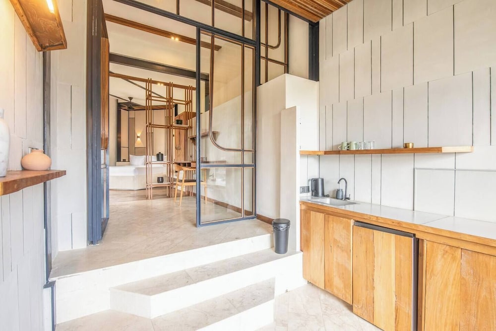 Modern 1-br Loft With Art Deco Style Shared Pool