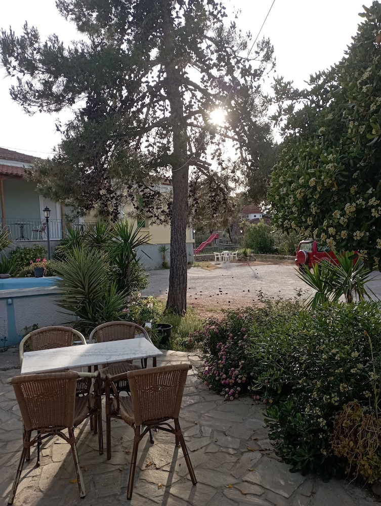 Paradisos studios view 5
