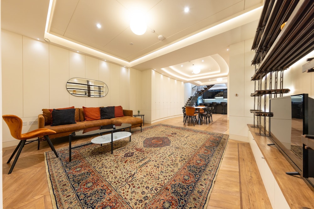 Elegant 5bdrm Townhouse in Camden