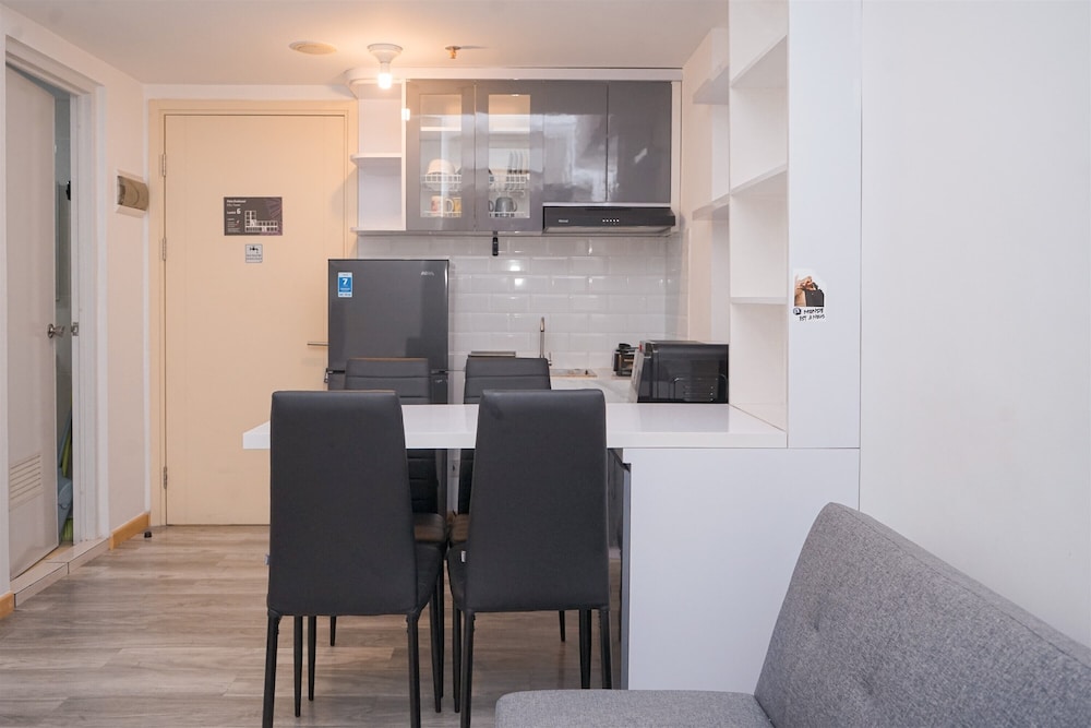 Comfy And Simple 2Br Apartment At M-Town Residence