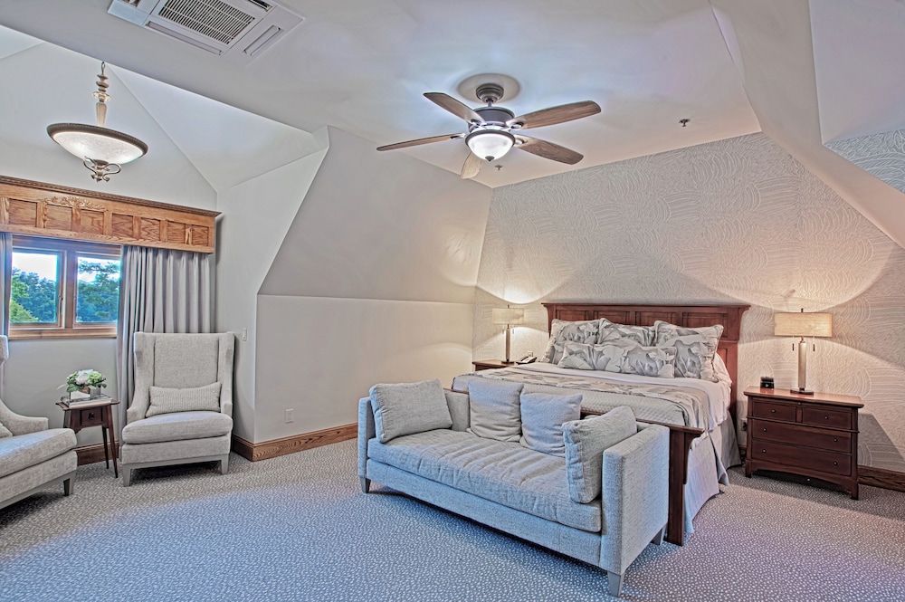 Bob Timberlake Inn at Chetola Resort
