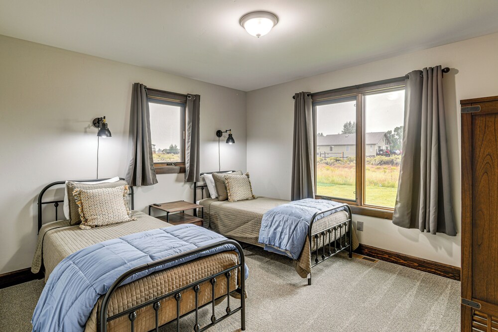 Pinedale Getaway Near Hiking, Skiing & Lakes!