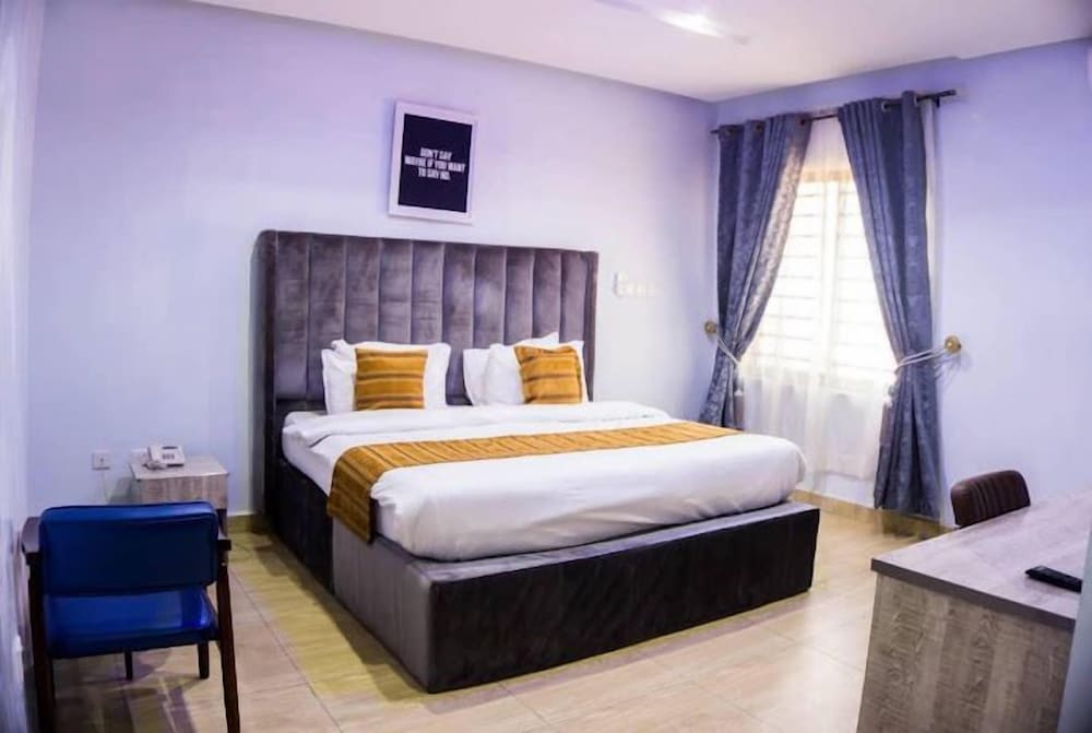 C33 Apartment And Suites