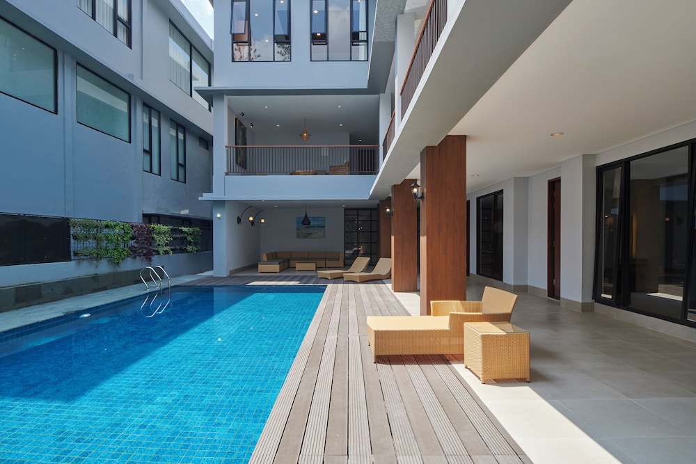 Atsuka Hill View 8BR Vila with Private Heated Pool view 3