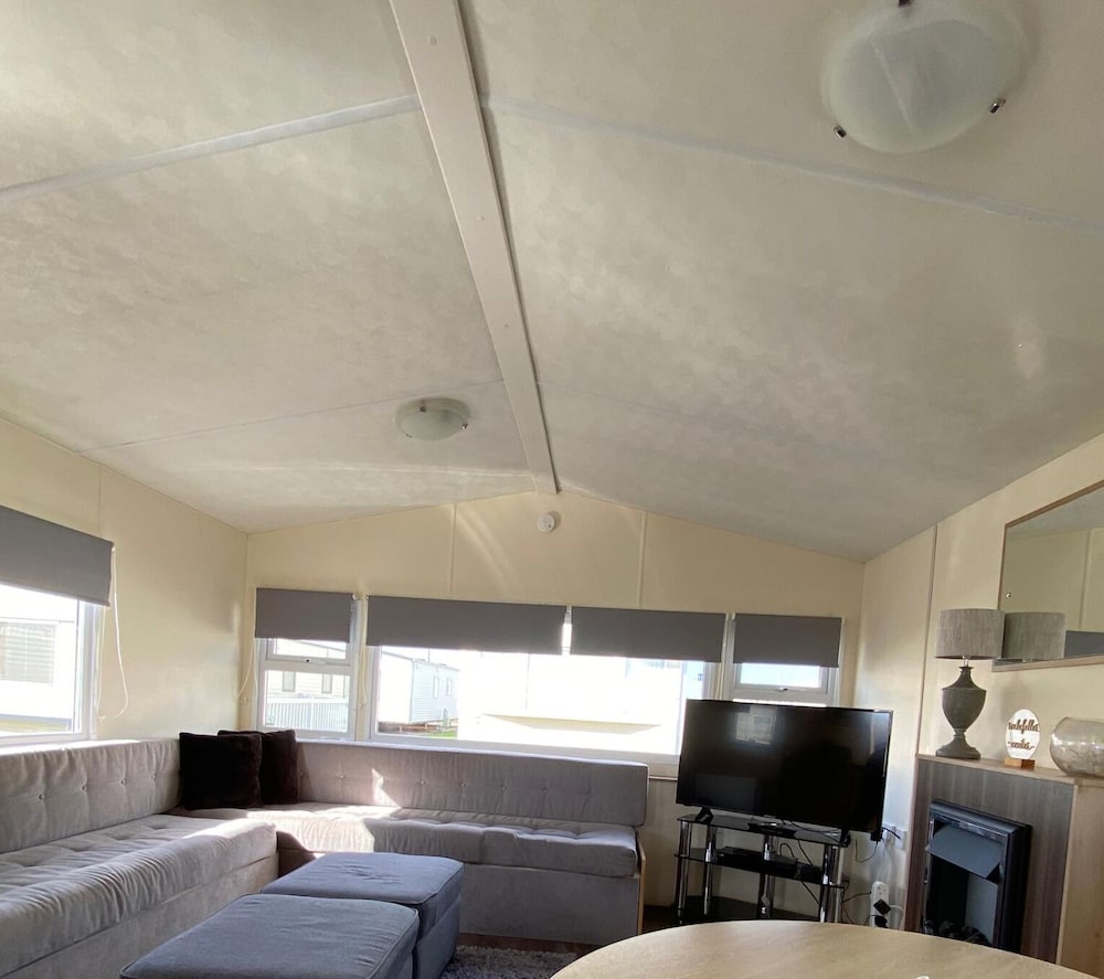 Caravan With Decking at Lyons Robinhood view 3