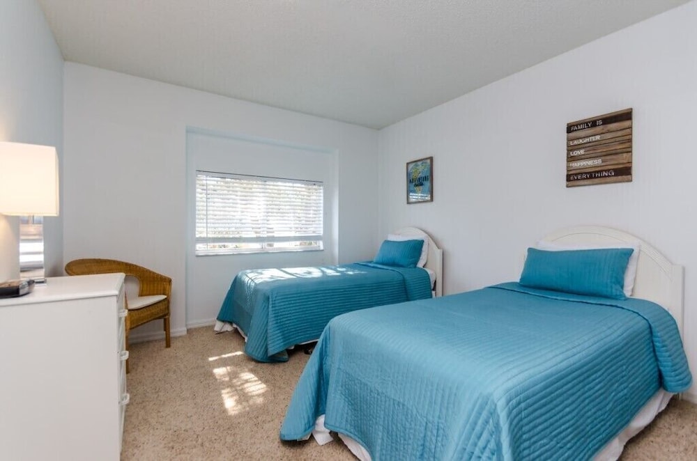 4 Bedroom Home with Pool Table - Image 5