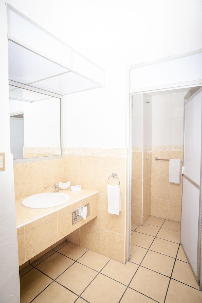 Howard Johnson Calle Real Morelia - Property Image 7