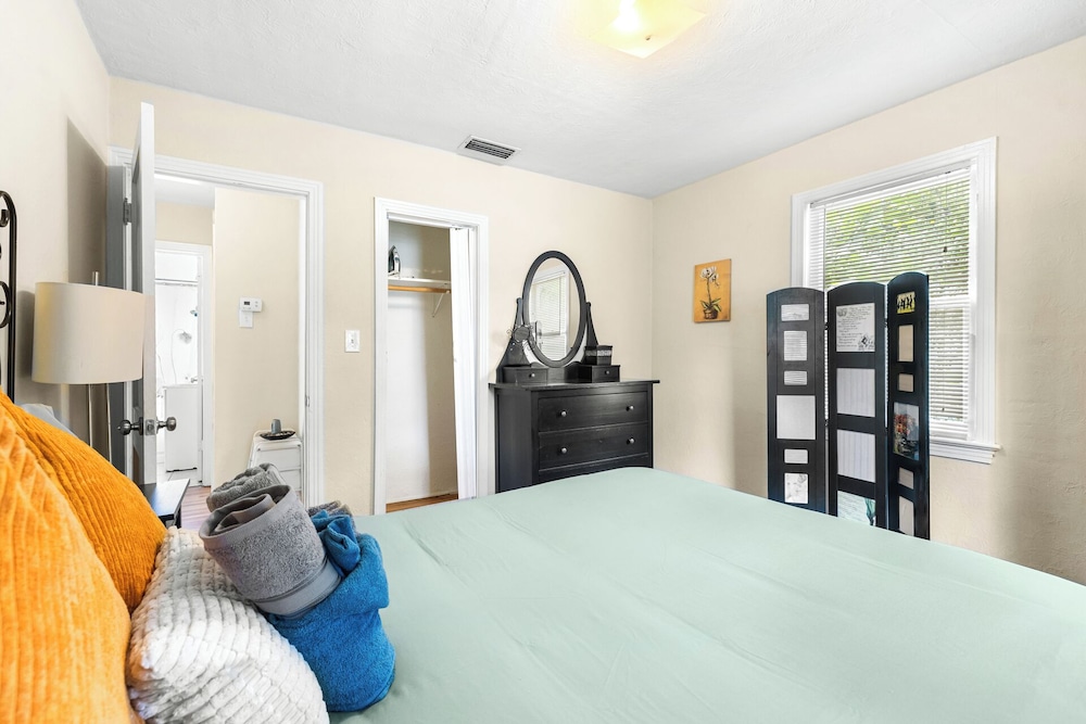 Charming Seminole Heights Getaway