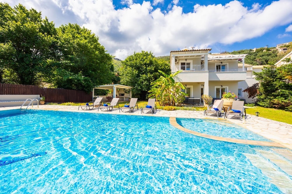 Ormos Beach House in Apraos