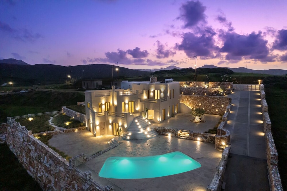 Akrotiri Estate Naxos - Private Hillside Estate