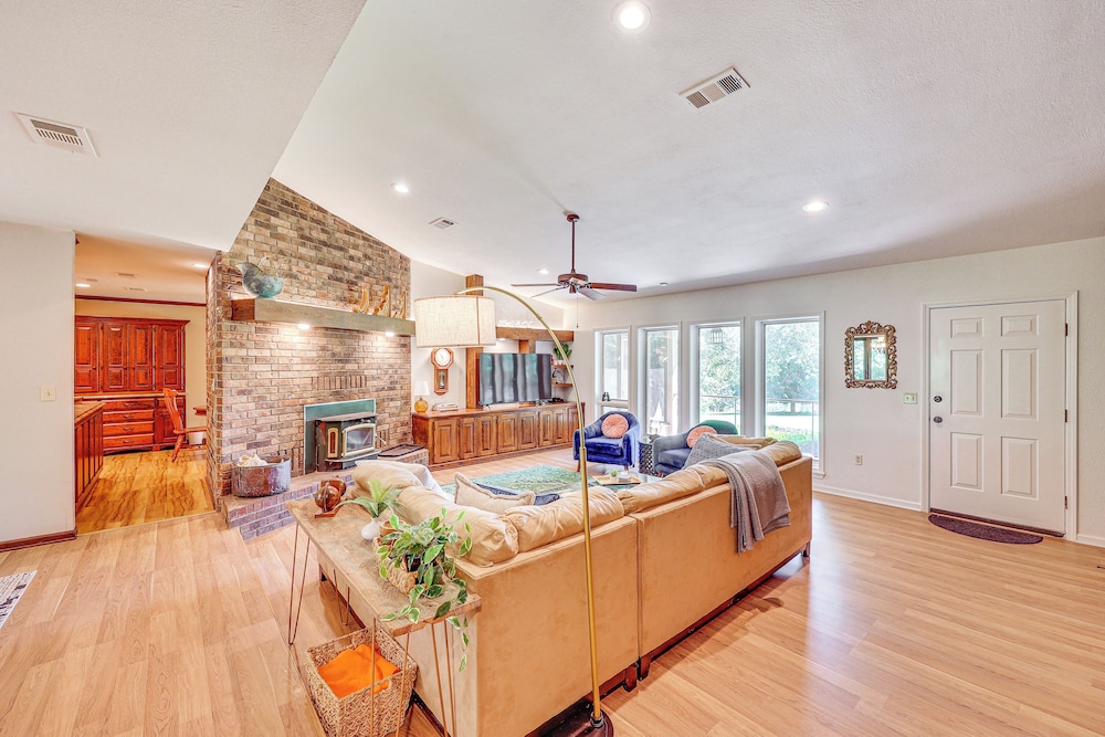 Waterfront Home w/ Playground Near Degray & Caddo!