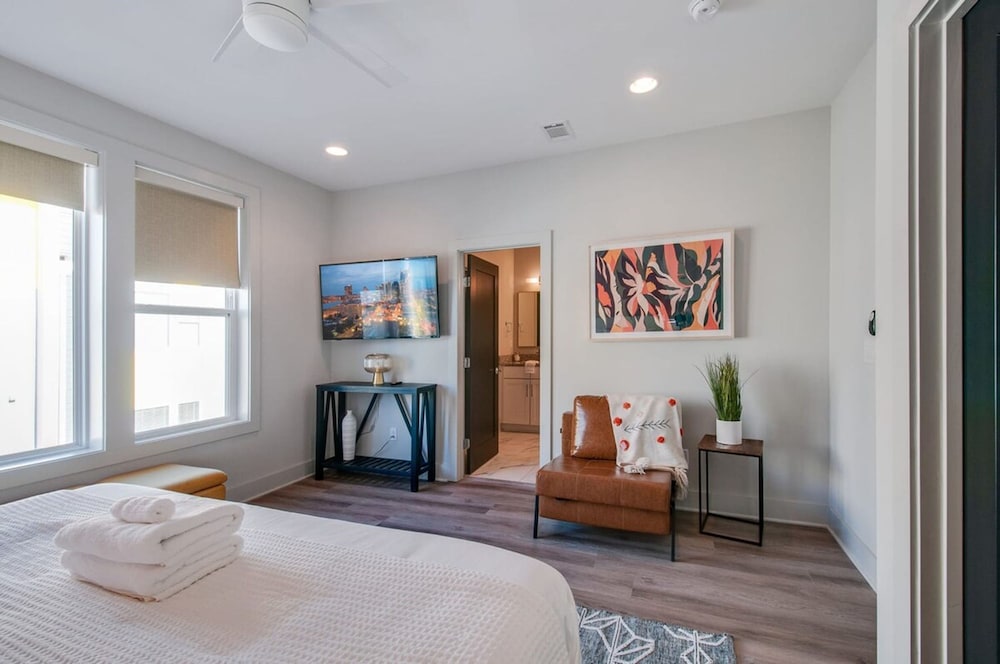 East Nash Lux - 13 Beds City Views