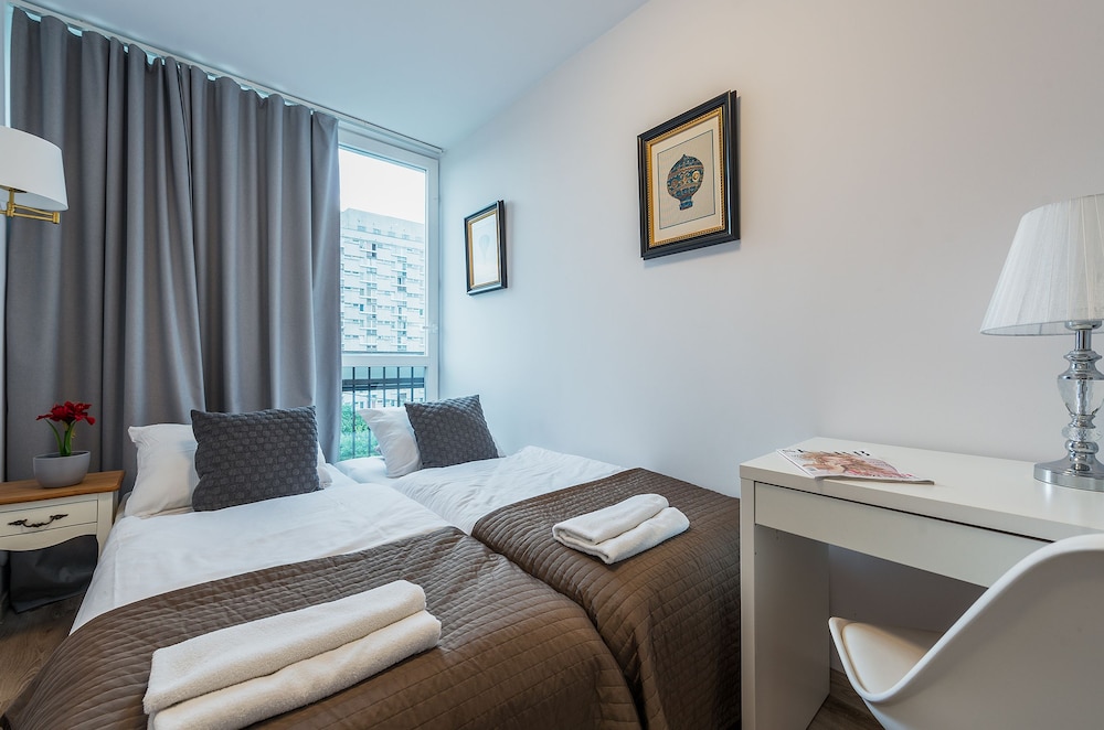 UNIT Warszawa Centrum Room by Metro Rondo ONZ