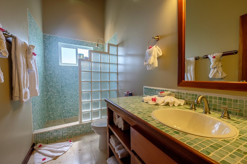 Indigo Belize 1C 3 Bedroom Condo by RedAwning