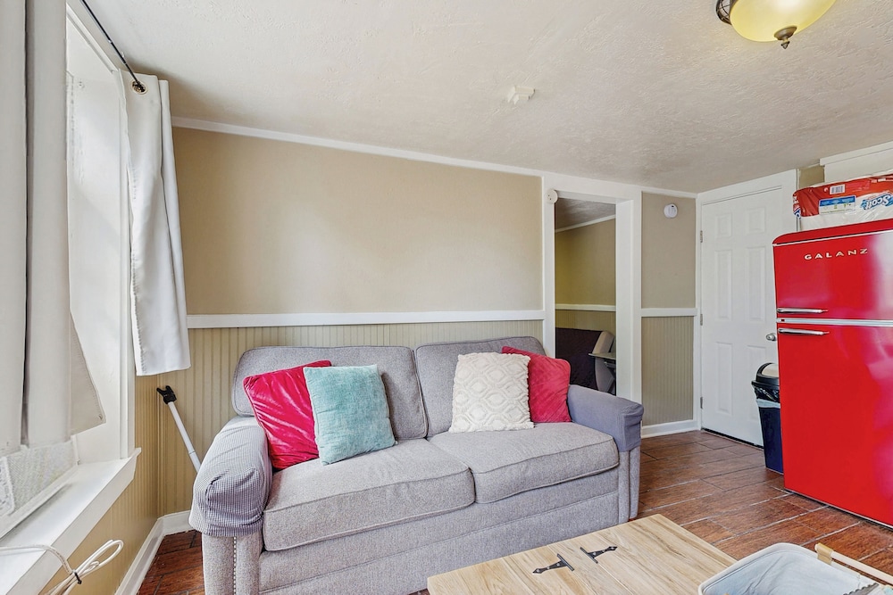 1BR Cozy Dog-friendly Home w/ Kitchenette & Patio