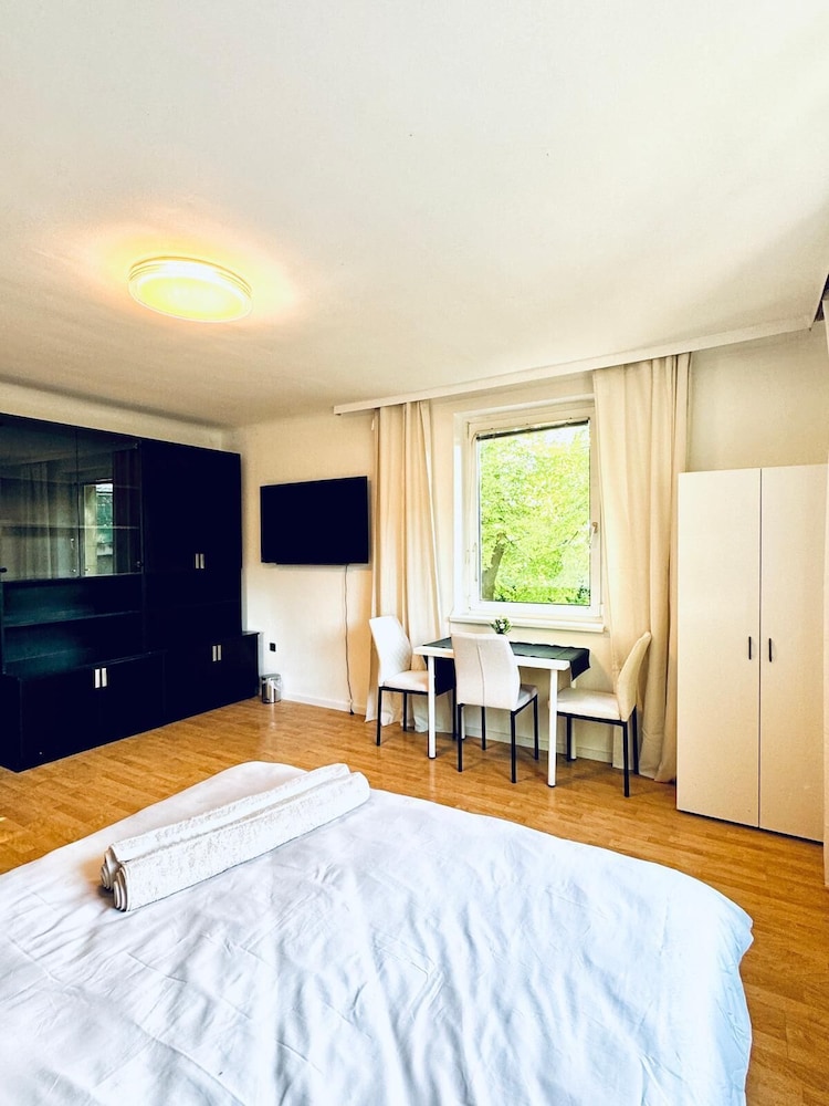 Cozy Garden Villa near Danube For 16P