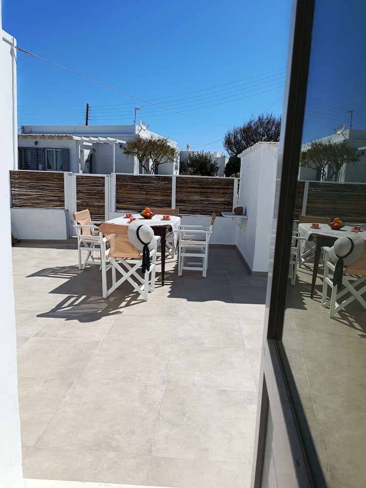 Plakes Sea View Suites photo 3