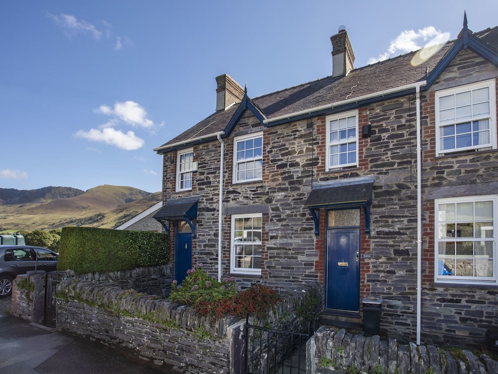 Caernarfon Vacations - 17 Victoria Terrace - Perthi - Property Image 1