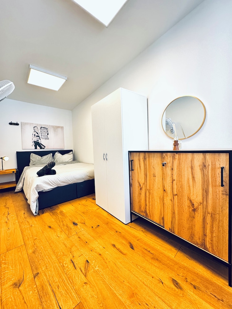 Cozy 5BR Apartment Near Kaufpark