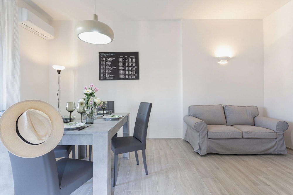 Contemporary Apartment in Sturla by Wonderful Italy view 4