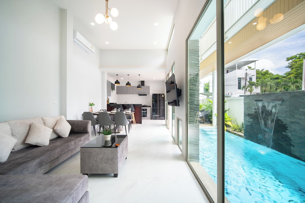 Classic Modern Pool Villas Rawai 3BR