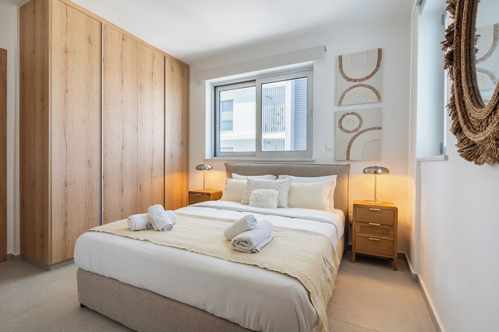 Aelia Chic 2-BR Apt & Balcony in Larnaca