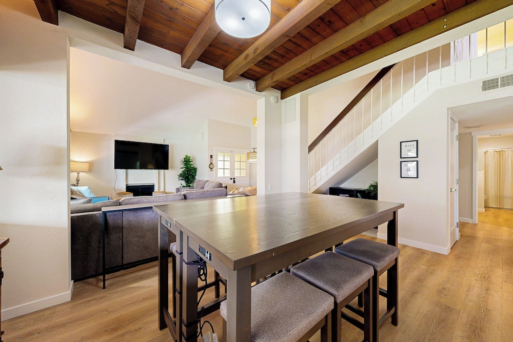 4BR Dog-friendly Home w/ Pool, Spa, Grill & A/C