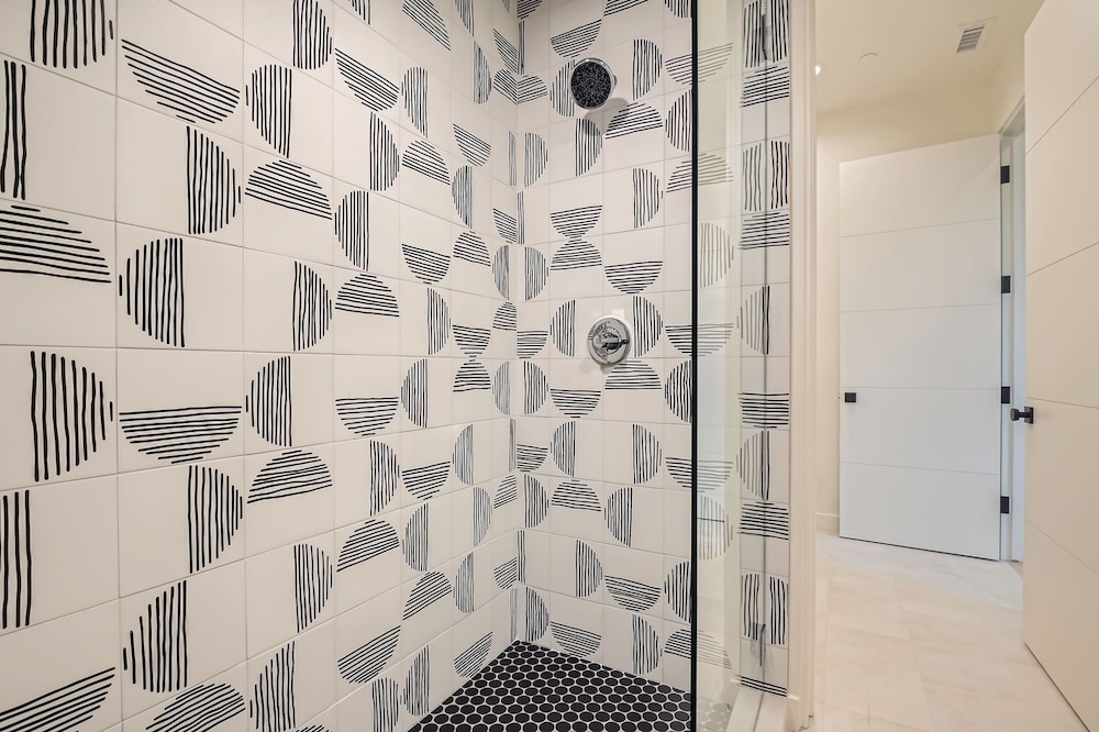 Park City Perfection On Lowell! 1063 4 Bedroom Home